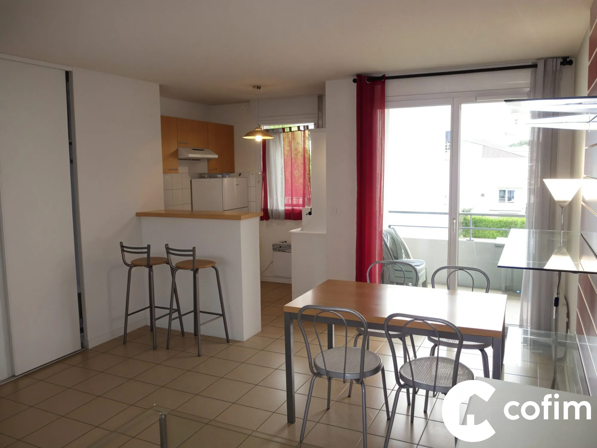 Appartement T2 meublé avec piscine à Pau, proche université et commodités 