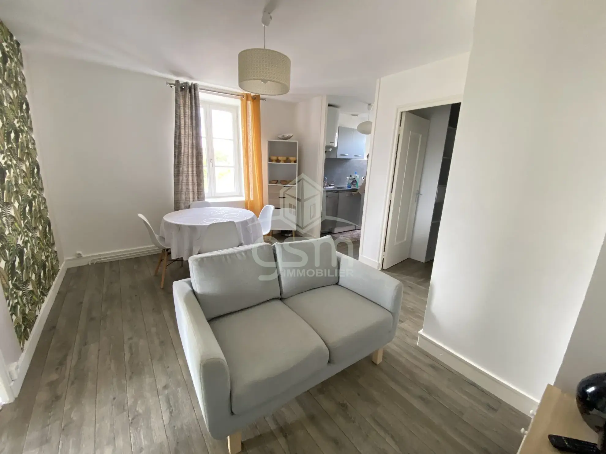 Appartement T3 rénové et meublé à Sainte-Maure-de-Touraine 