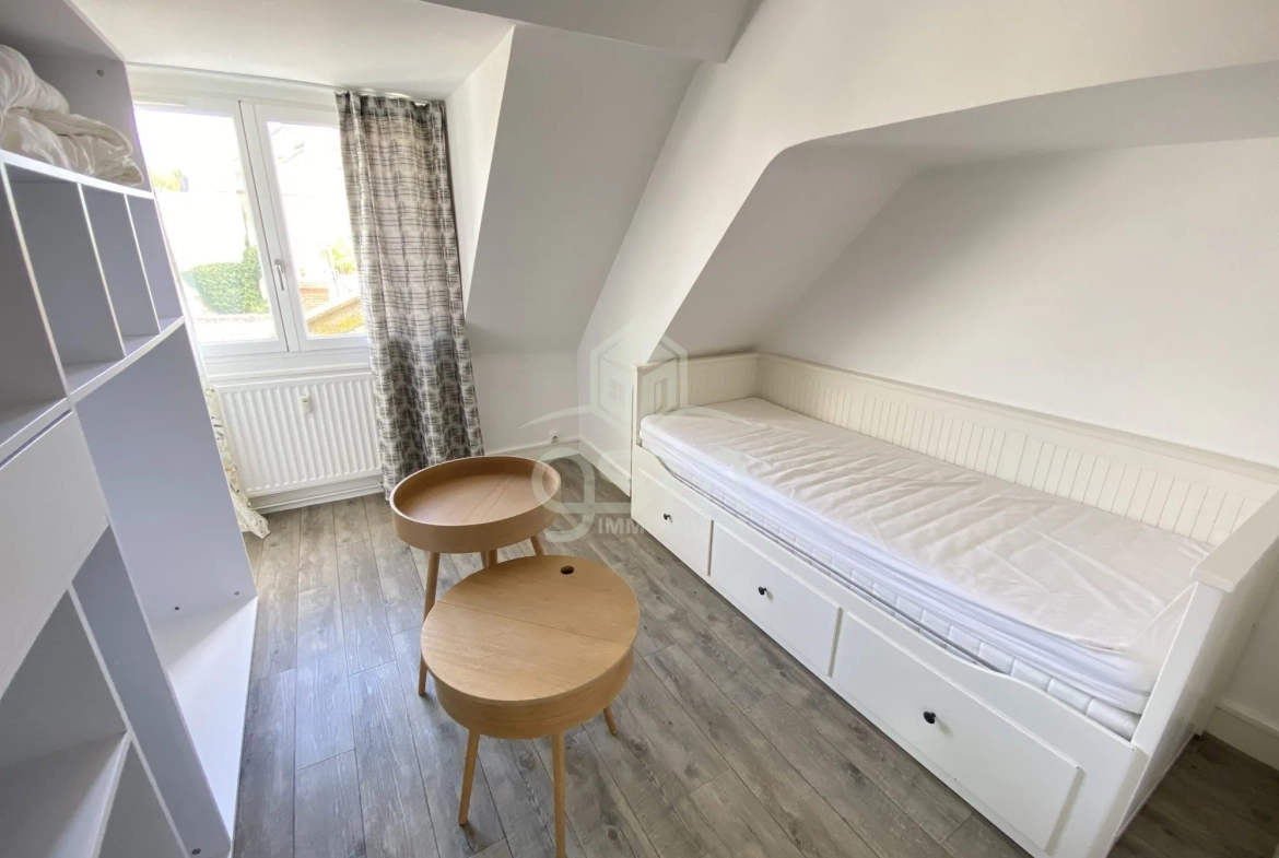 Appartement T3 rénové et meublé à Sainte-Maure-de-Touraine 