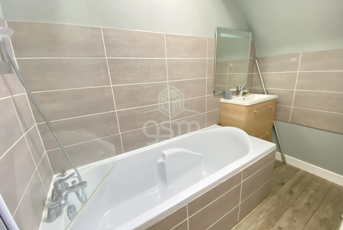 Appartement T3 rénové et meublé à Sainte-Maure-de-Touraine 
