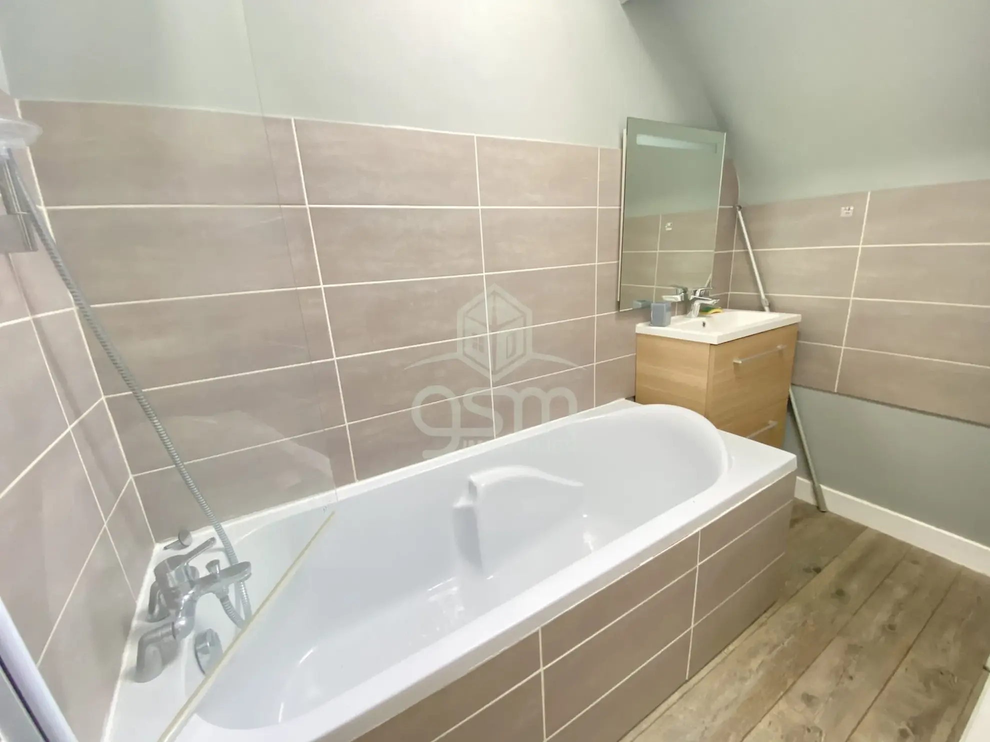 Appartement T3 rénové et meublé à Sainte-Maure-de-Touraine 
