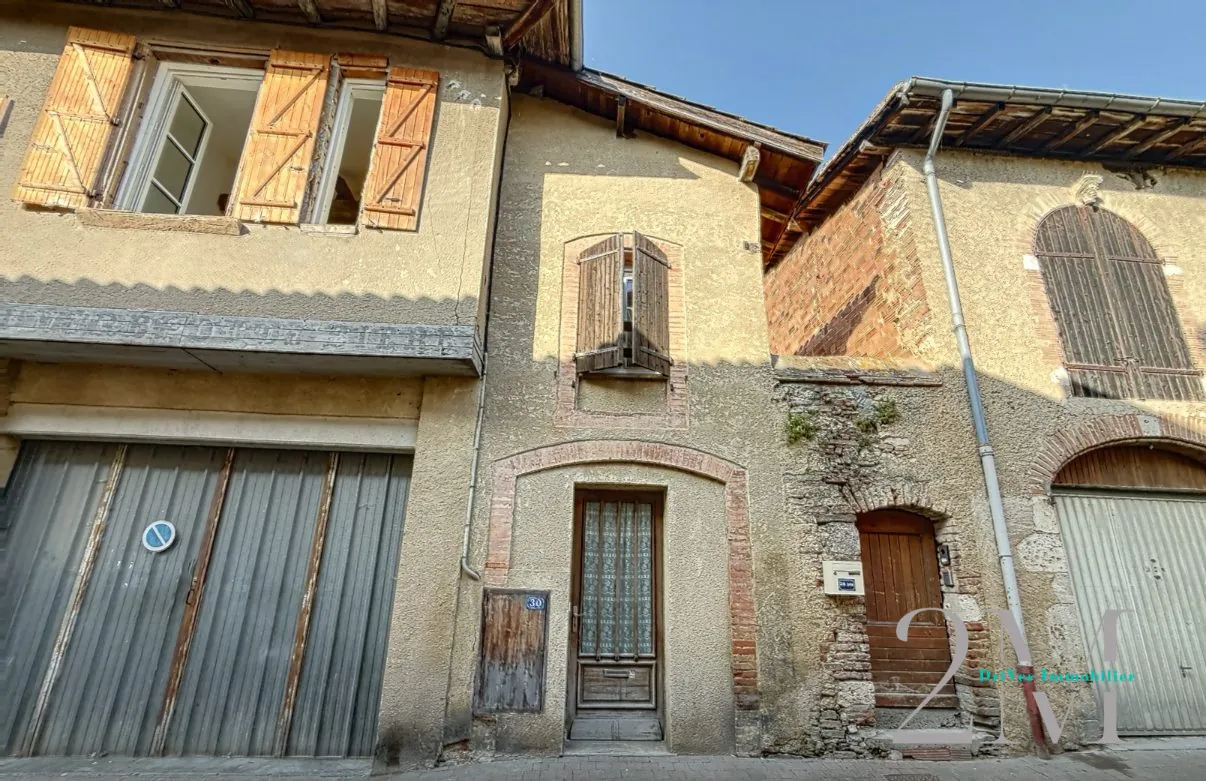 Investissement immobilier à Gimont : Immeuble de rapport avec deux appartements loués 