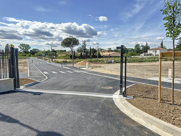 Terrain à bâtir sécurisé à Le Pontet – 410 m², lot n°30, idéal pour votre maison