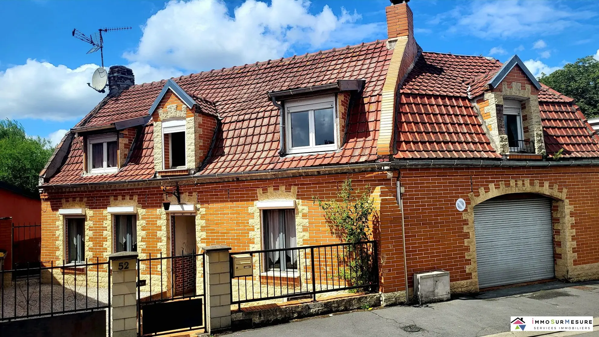 Maison familiale à Annezin avec 3 chambres, jardin et garage 