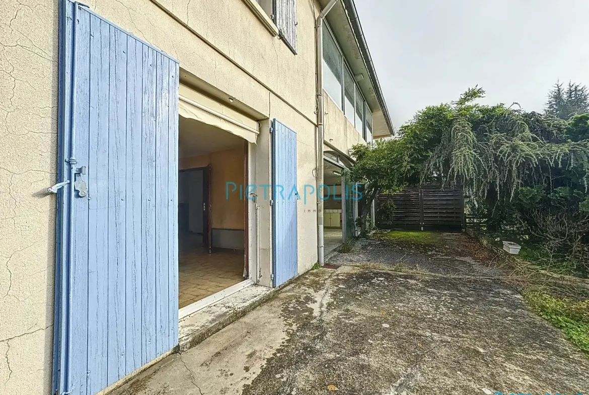 Appartement CIVRIEUX : terrasse Appartement T3 de 100 m² avec terrain privatif à Civrieux 
