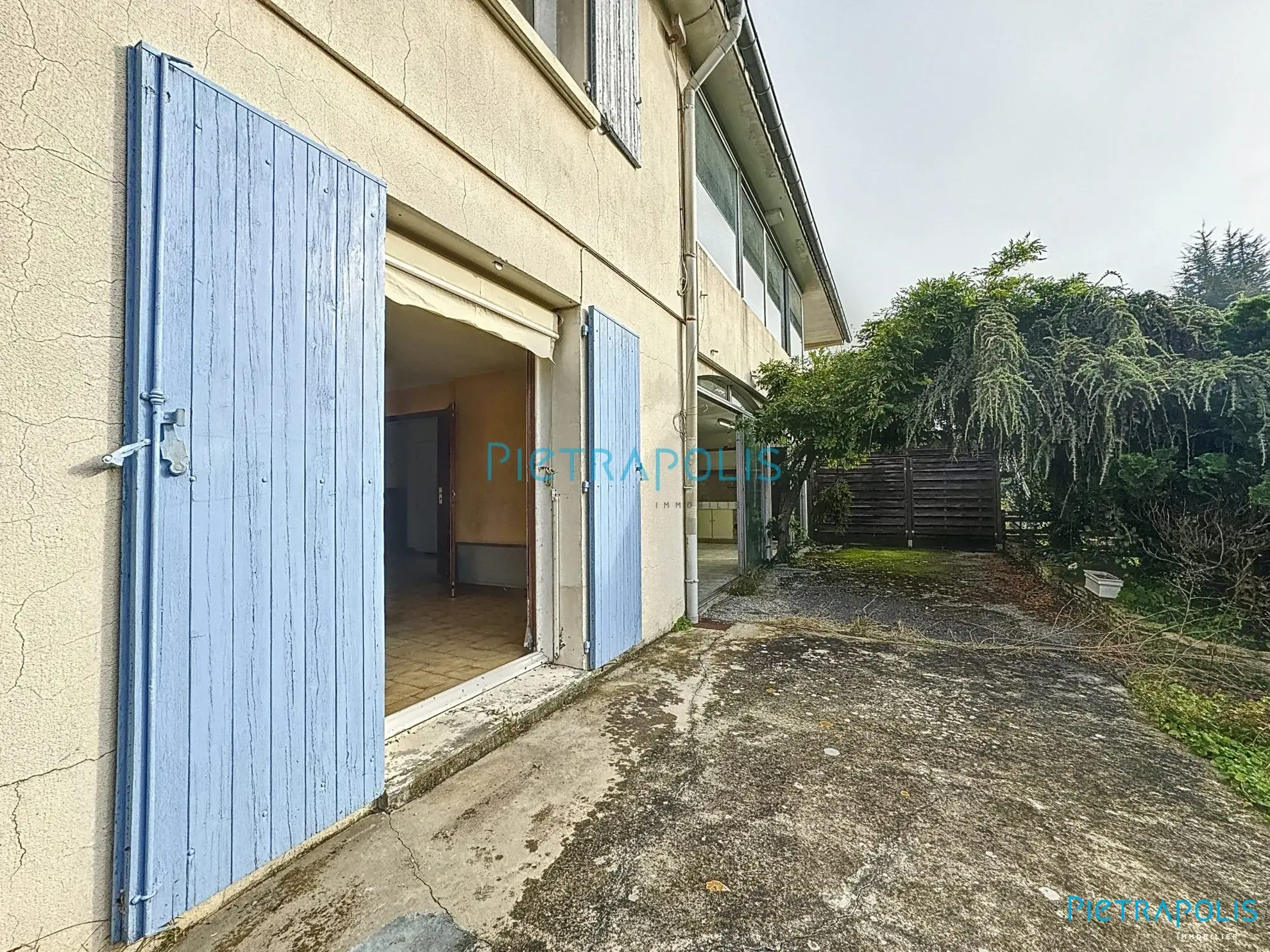 Appartement CIVRIEUX : terrasse Appartement T3 de 100 m² avec terrain privatif à Civrieux 