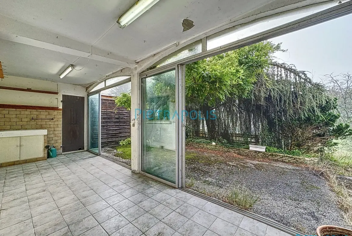 Appartement CIVRIEUX : véranda Appartement T3 de 100 m² avec terrain privatif à Civrieux 