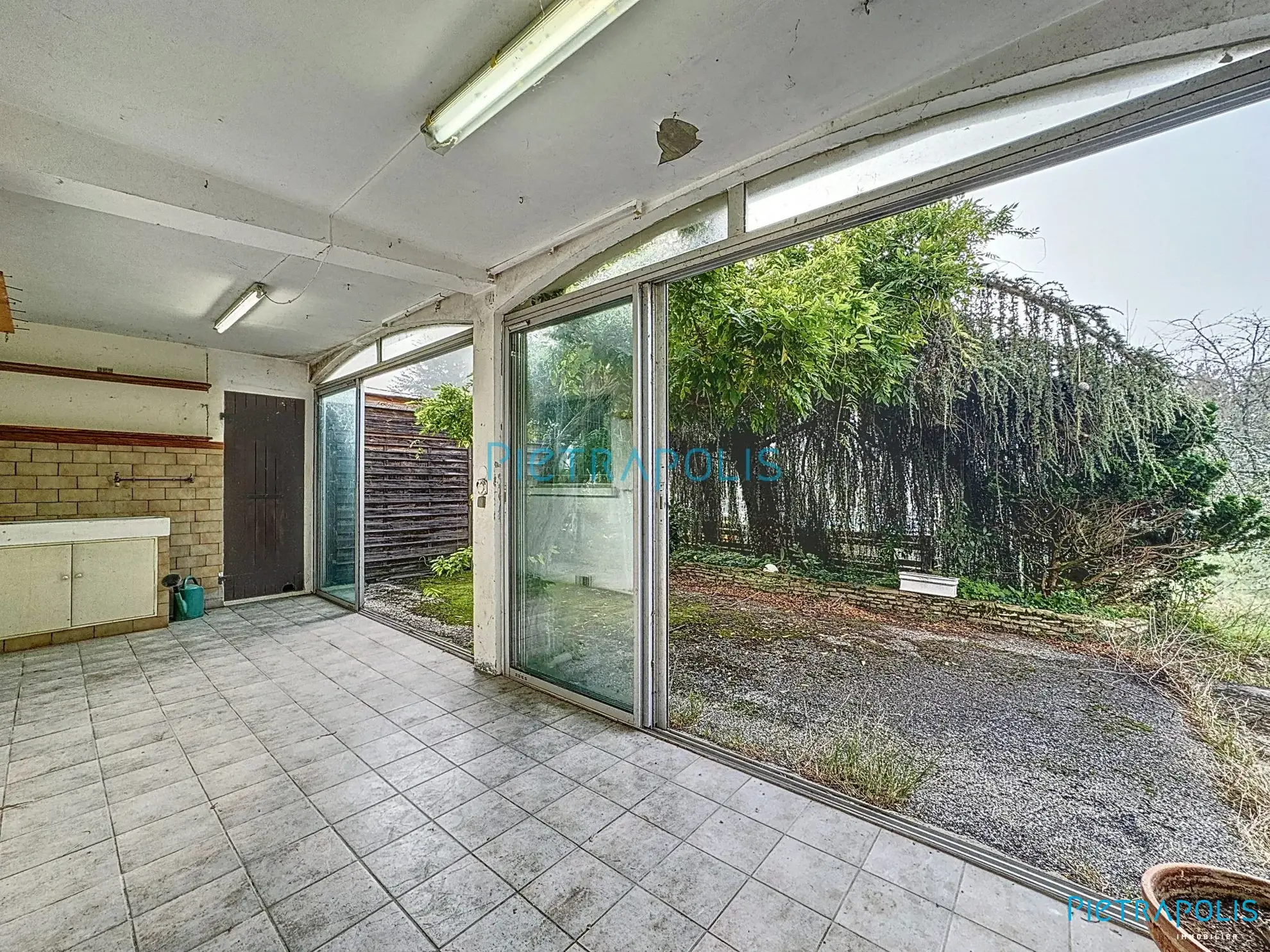 Appartement CIVRIEUX : véranda Appartement T3 de 100 m² avec terrain privatif à Civrieux 