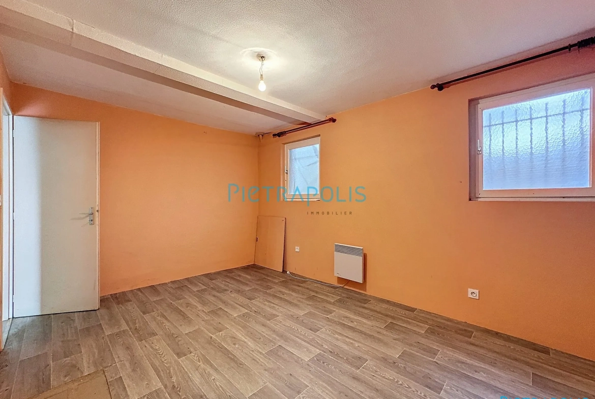 Appartement CIVRIEUX : chambre 2 Appartement T3 de 100 m² avec terrain privatif à Civrieux 