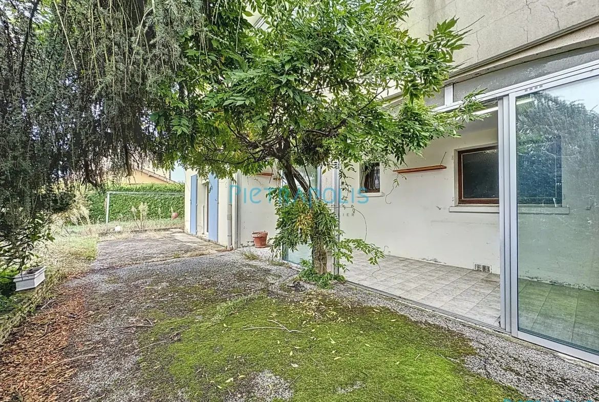Appartement CIVRIEUX : terrasse Appartement T3 de 100 m² avec terrain privatif à Civrieux 