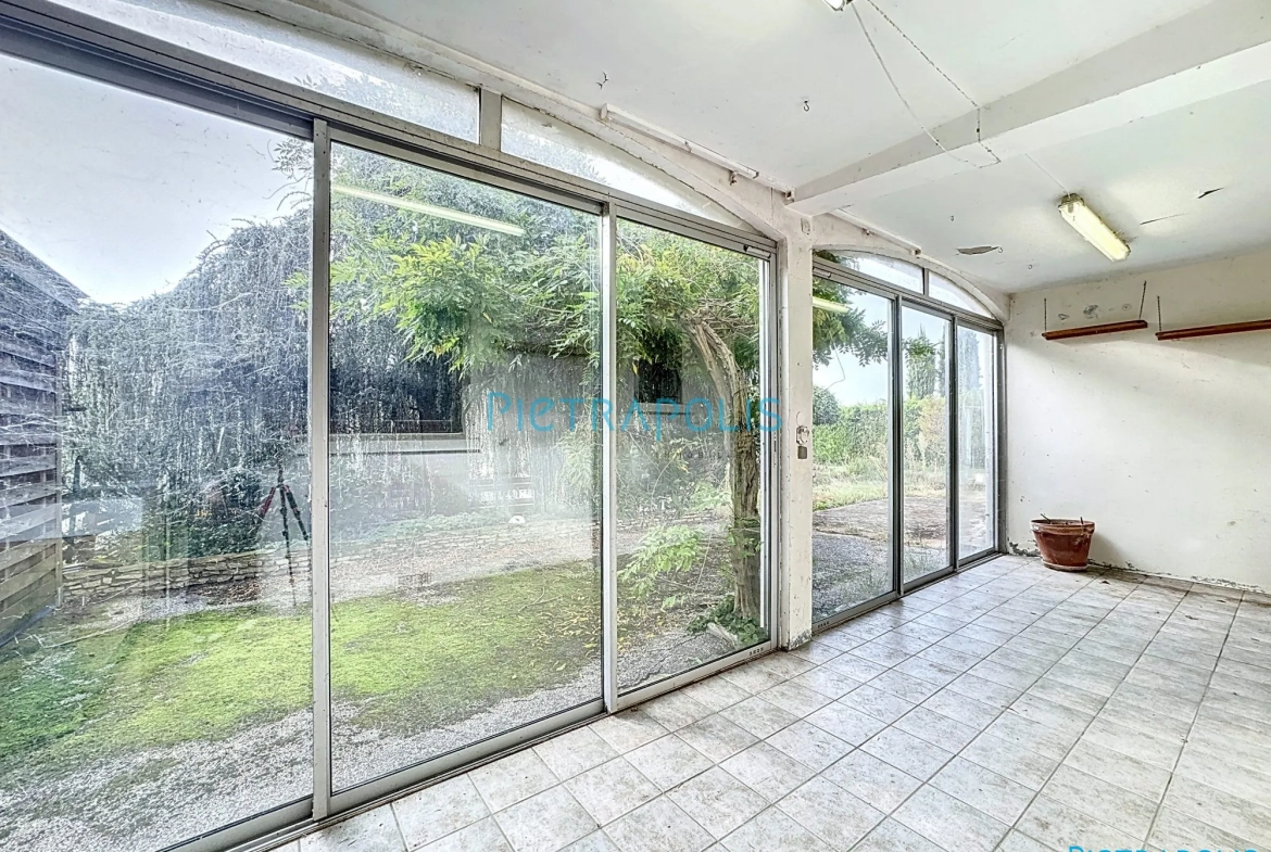 Appartement CIVRIEUX : véranda Appartement T3 de 100 m² avec terrain privatif à Civrieux 