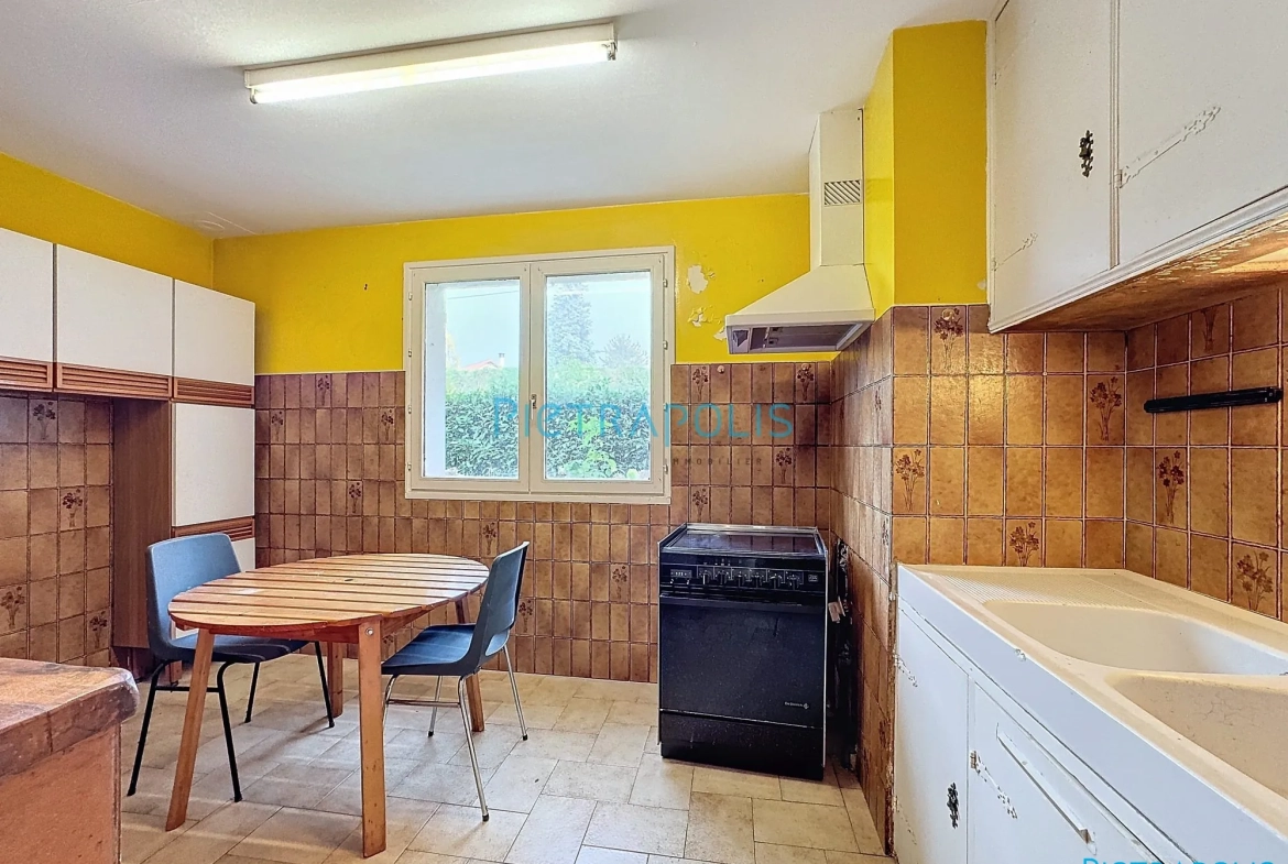 Appartement CIVRIEUX : cuisine Appartement T3 de 100 m² avec terrain privatif à Civrieux 