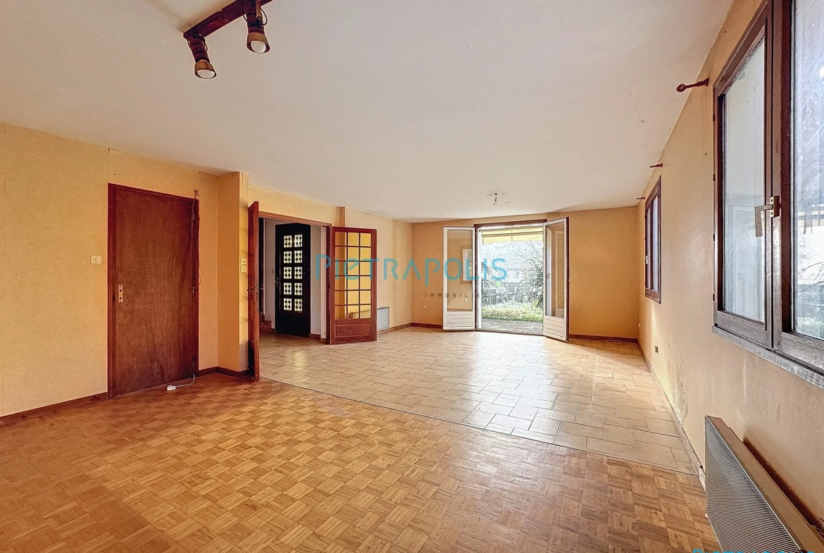 Appartement CIVRIEUX : séjour Appartement T3 de 100 m² avec terrain privatif à Civrieux 