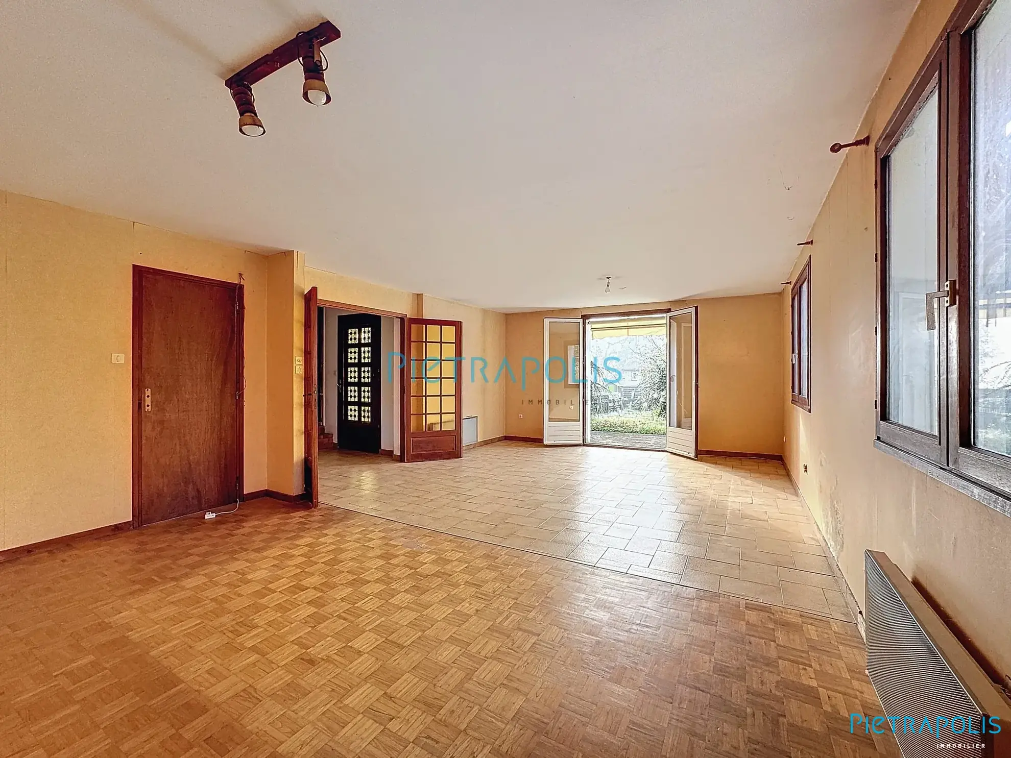 Appartement CIVRIEUX : séjour Appartement T3 de 100 m² avec terrain privatif à Civrieux 