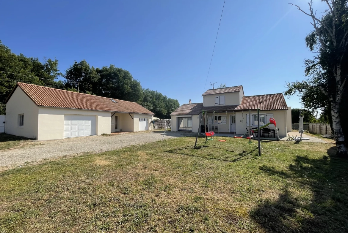À vendre maison individuelle à Vendeuvre du Poitou de 148 m² avec studio et garage 
