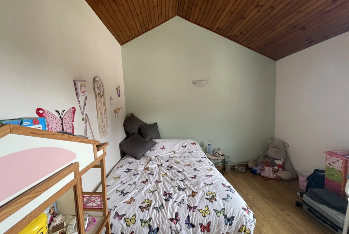 À vendre maison individuelle à Vendeuvre du Poitou de 148 m² avec studio et garage 