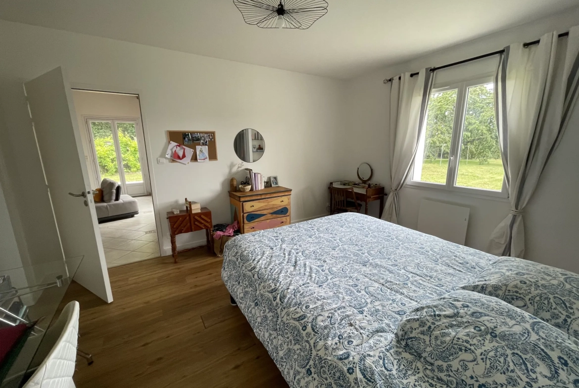 À vendre maison individuelle à Vendeuvre du Poitou de 148 m² avec studio et garage 