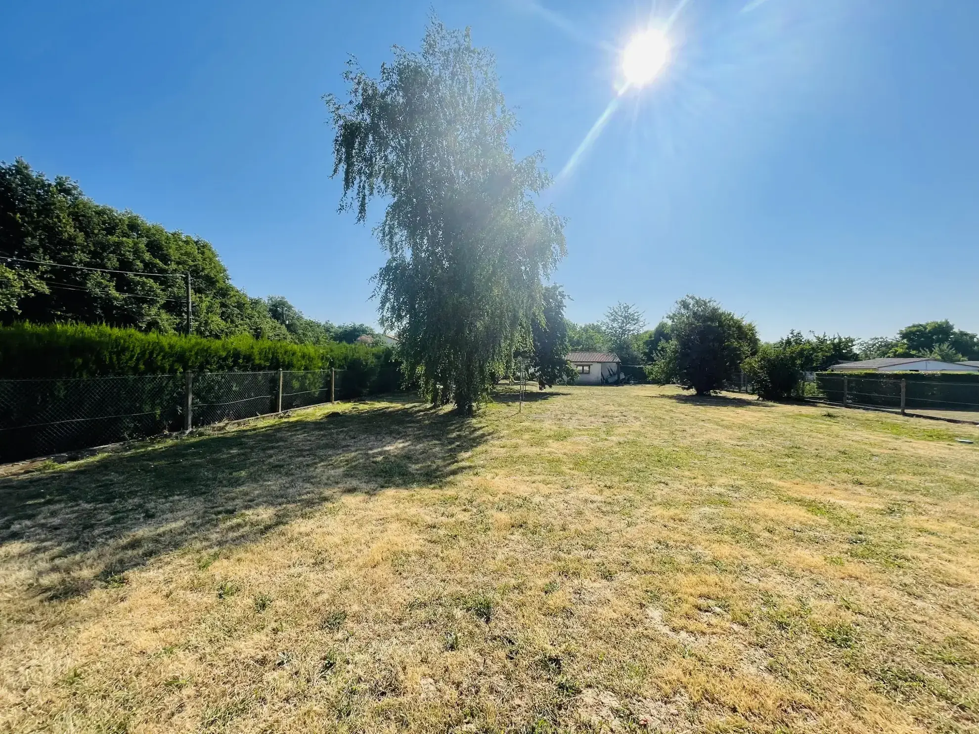 À vendre maison individuelle à Vendeuvre du Poitou de 148 m² avec studio et garage 