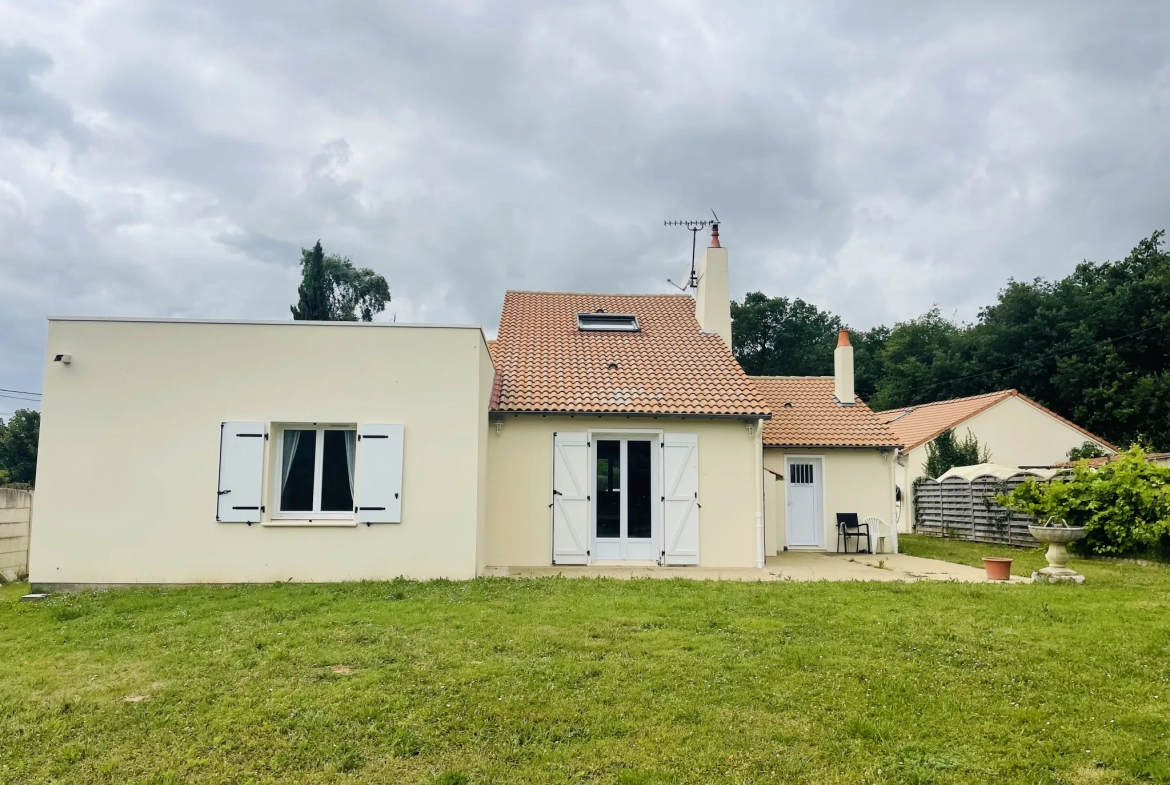 À vendre maison individuelle à Vendeuvre du Poitou de 148 m² avec studio et garage 