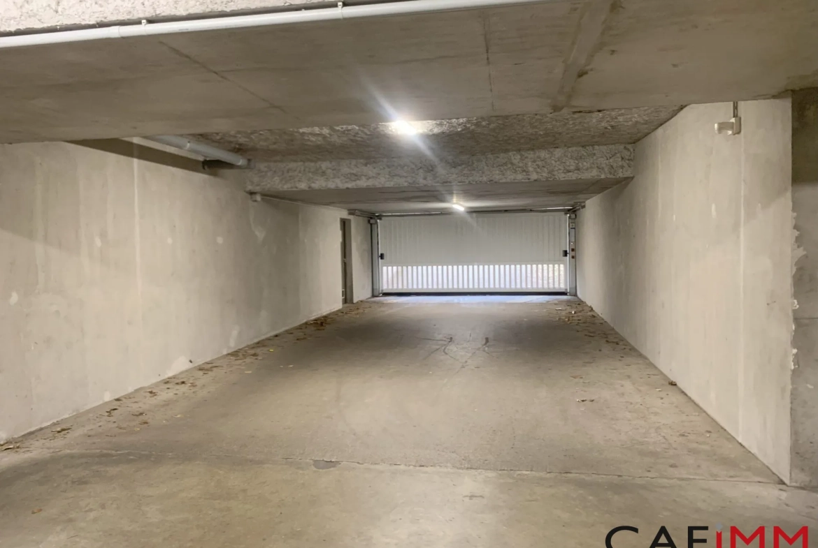 Garage sécurisé de 12 m² à Caluire-et-Cuire – Résidence récente et sécurisée 