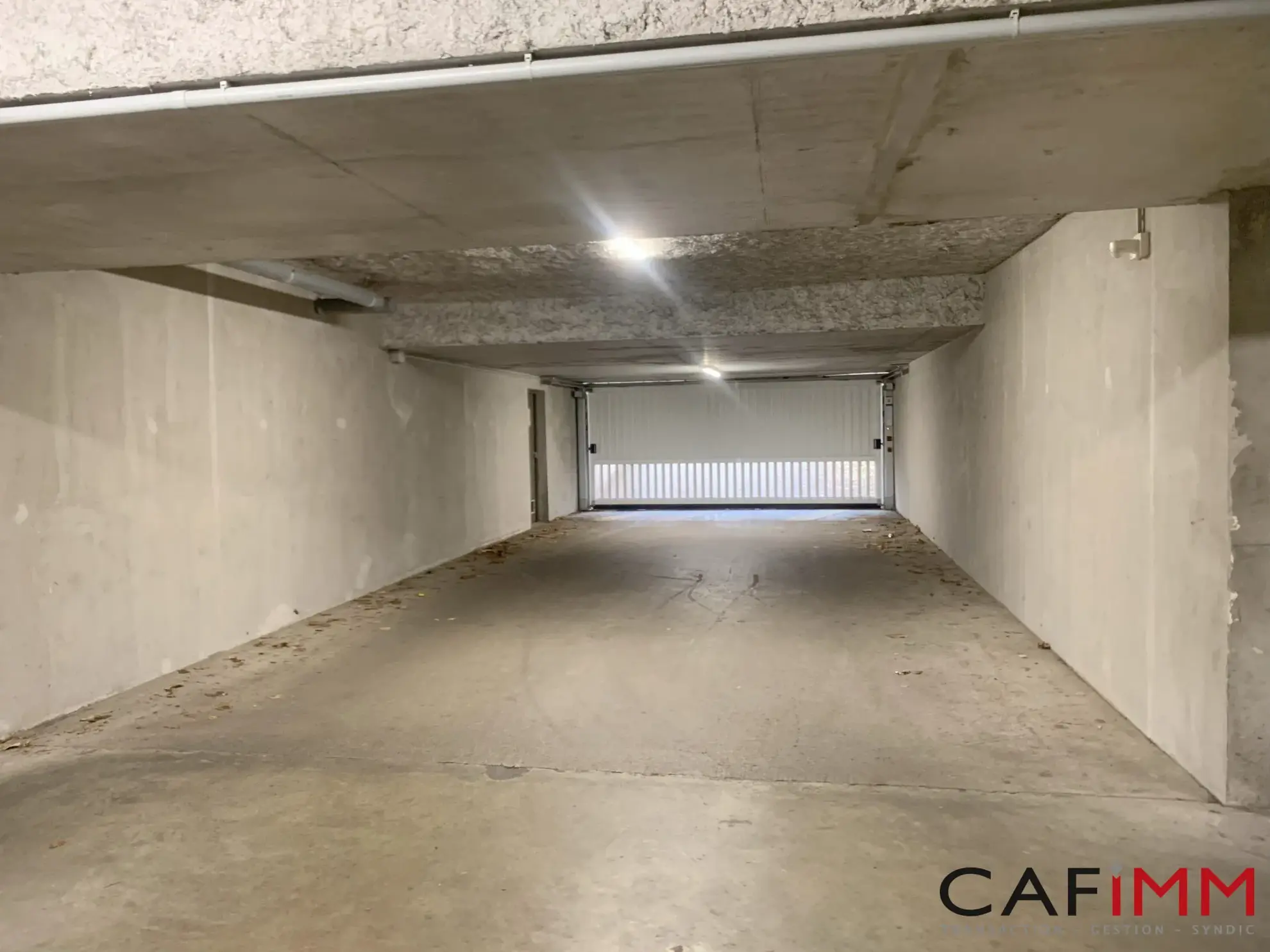 Garage sécurisé de 12 m² à Caluire-et-Cuire – Résidence récente et sécurisée 