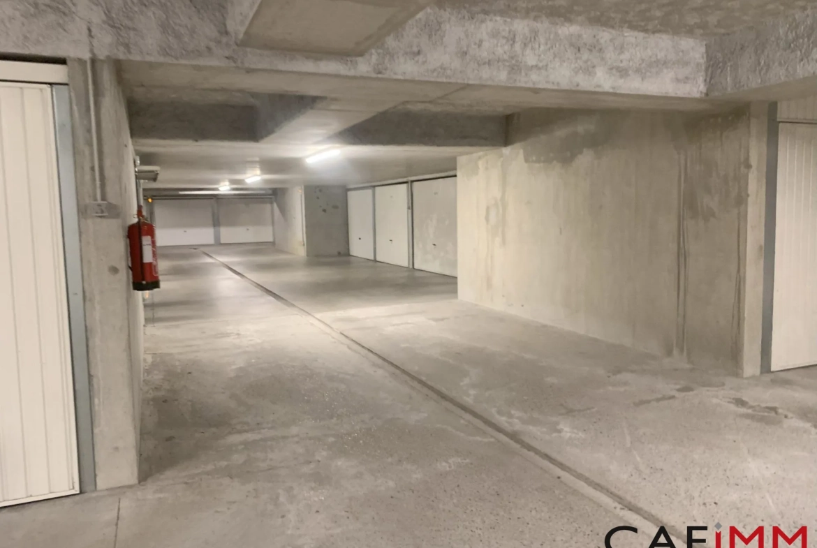 Garage sécurisé de 12 m² à Caluire-et-Cuire – Résidence récente et sécurisée 