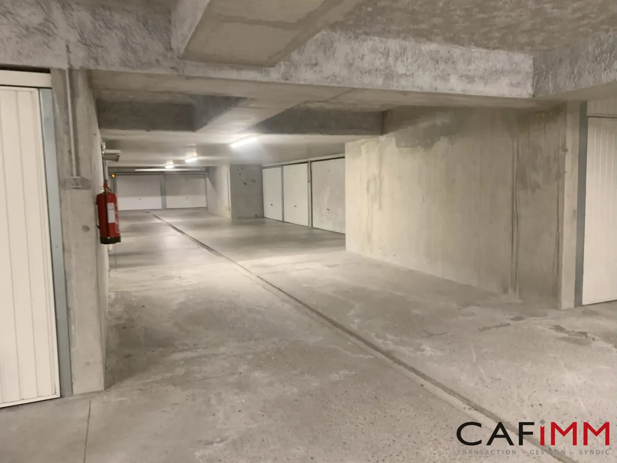 Garage sécurisé de 12 m² à Caluire-et-Cuire – Résidence récente et sécurisée 