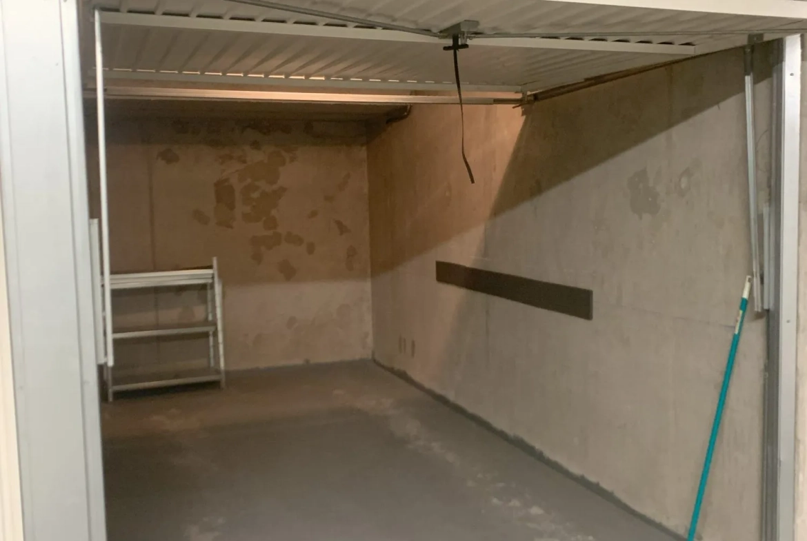 Garage sécurisé de 12 m² à Caluire-et-Cuire – Résidence récente et sécurisée 