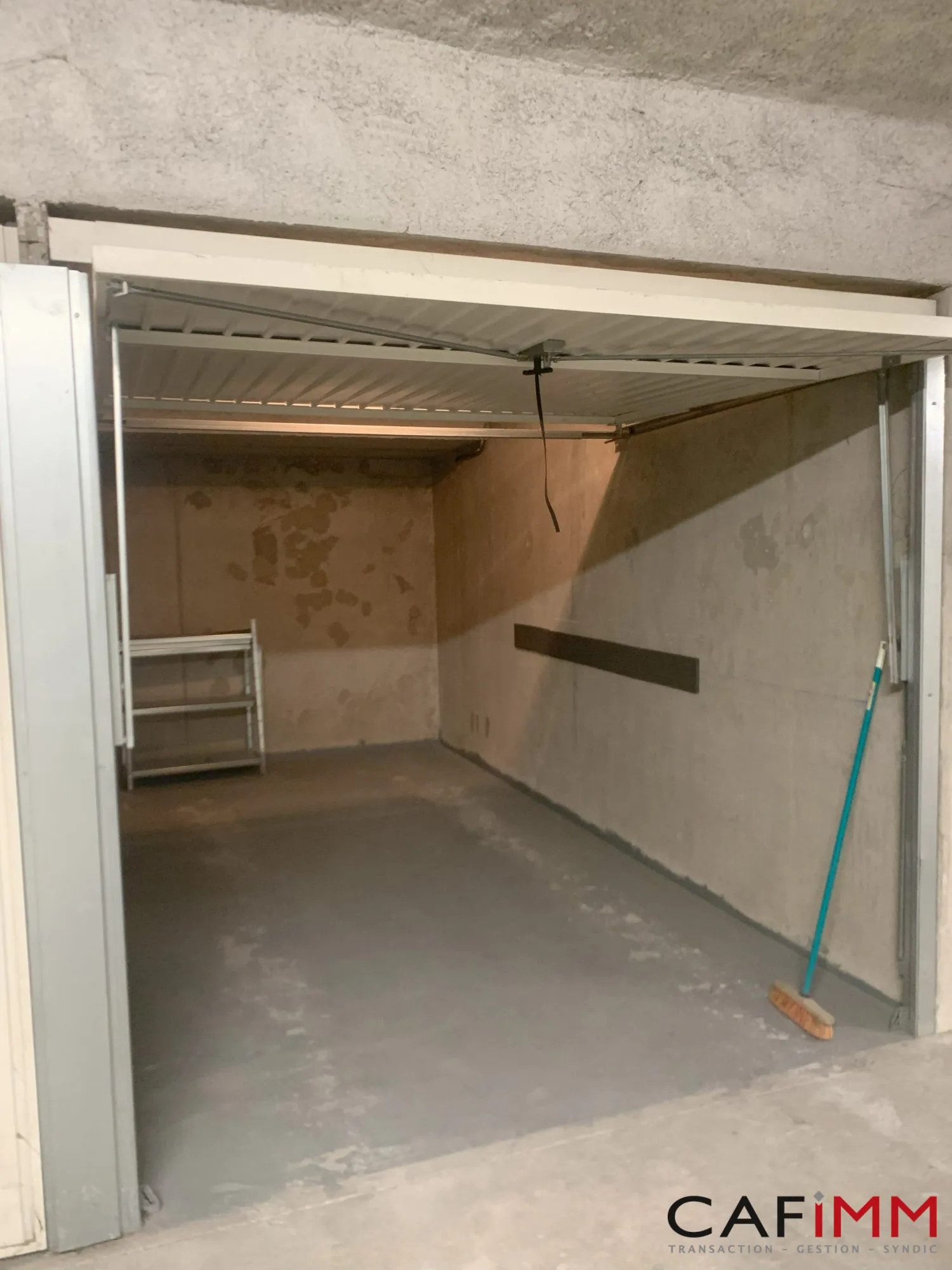 Garage sécurisé de 12 m² à Caluire-et-Cuire – Résidence récente et sécurisée 