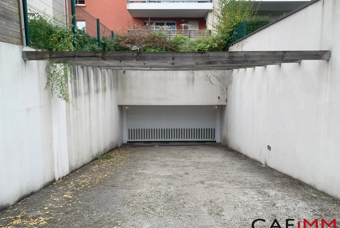 Garage sécurisé de 12 m² à Caluire-et-Cuire – Résidence récente et sécurisée 