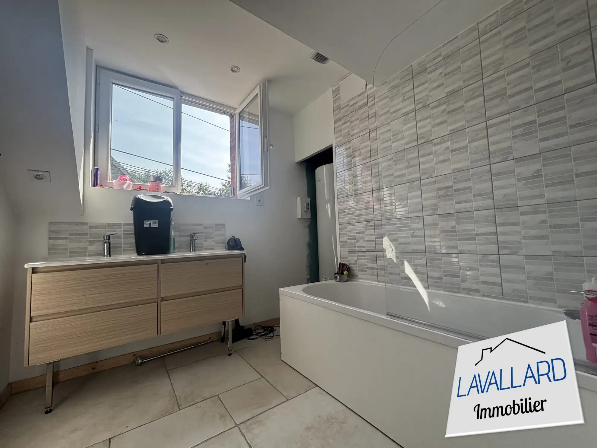 Maison 4 chambres avec garage et cour à Saint-Ouen - Opportunité à saisir 