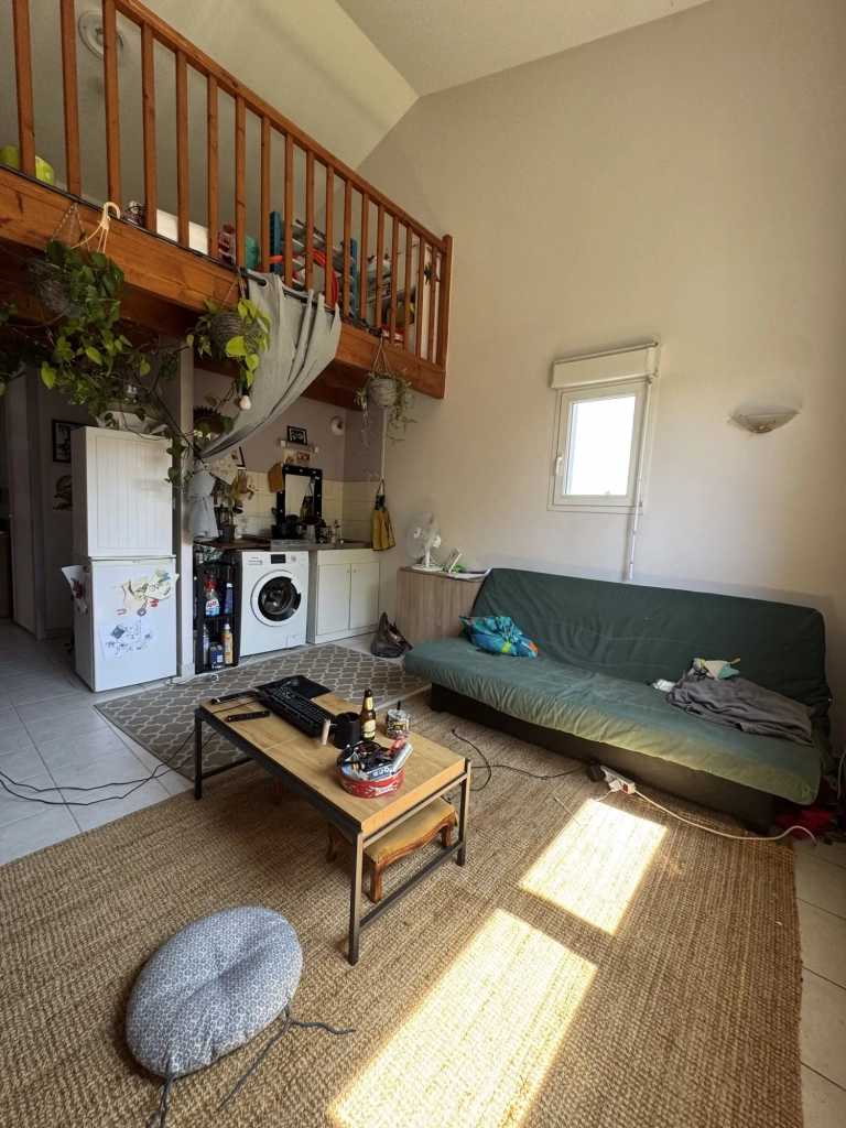 Appartement 2 pièces en duplex avec parking à Saintes - Opportunité d'investissement