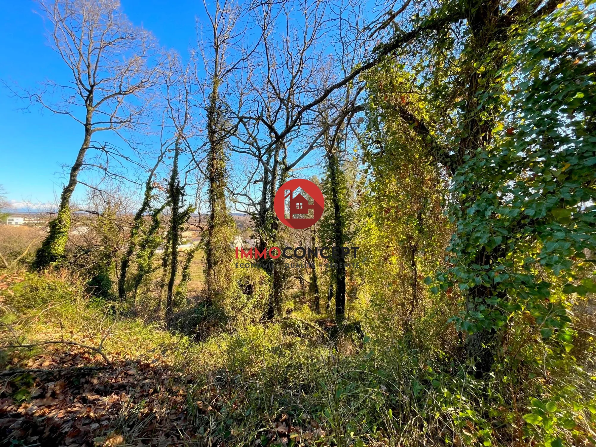 Terrain à vendre de 385 m² à Laudun-l'Ardoise, vue dégagée, secteur résidentiel 