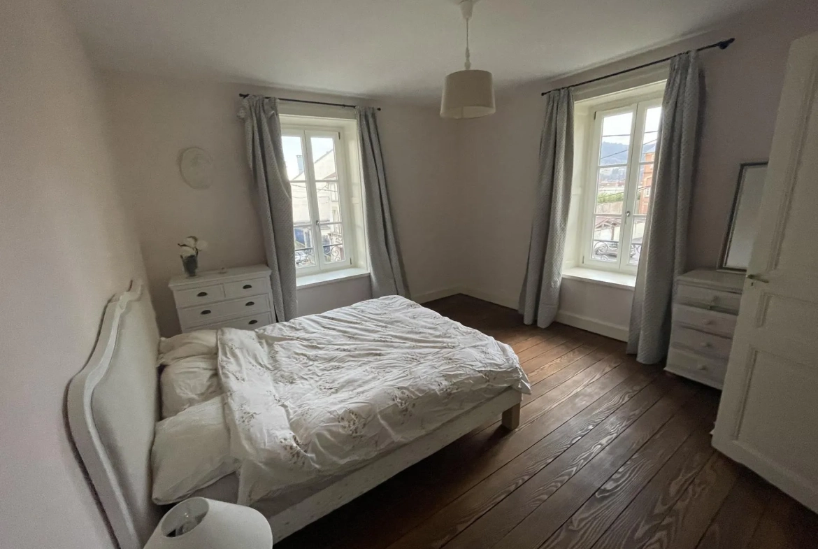Bel appartement rénové de 206 m² à Remiremont en centre-ville 