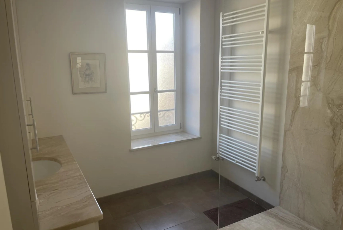 Bel appartement rénové de 206 m² à Remiremont en centre-ville 