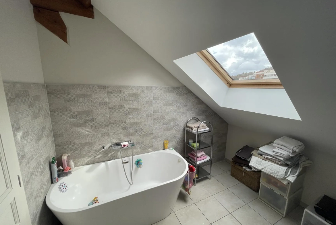 Bel appartement rénové de 206 m² à Remiremont en centre-ville 
