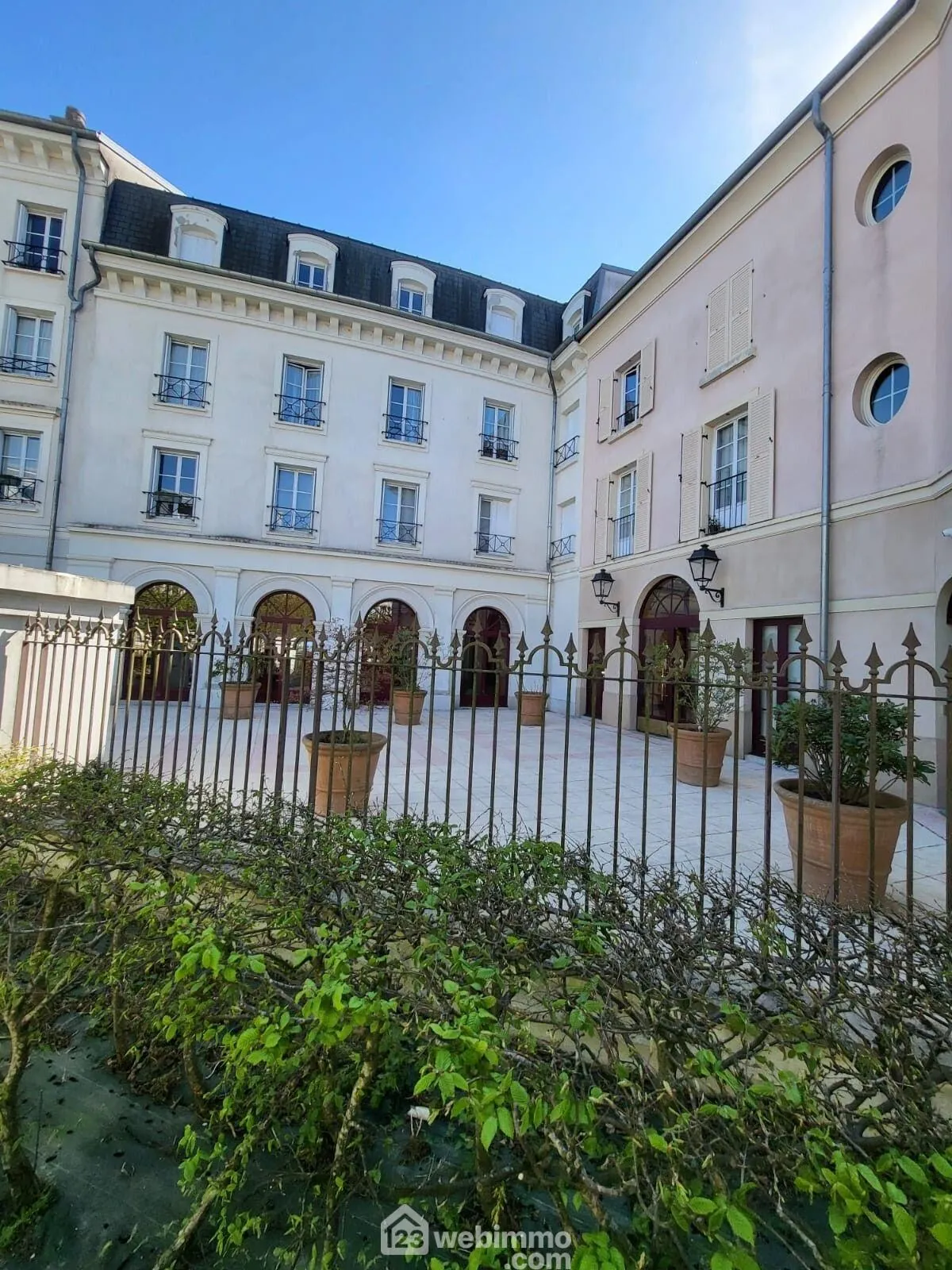 Studio meublé en location à Serris avec rentabilité et gestion sécurisée 