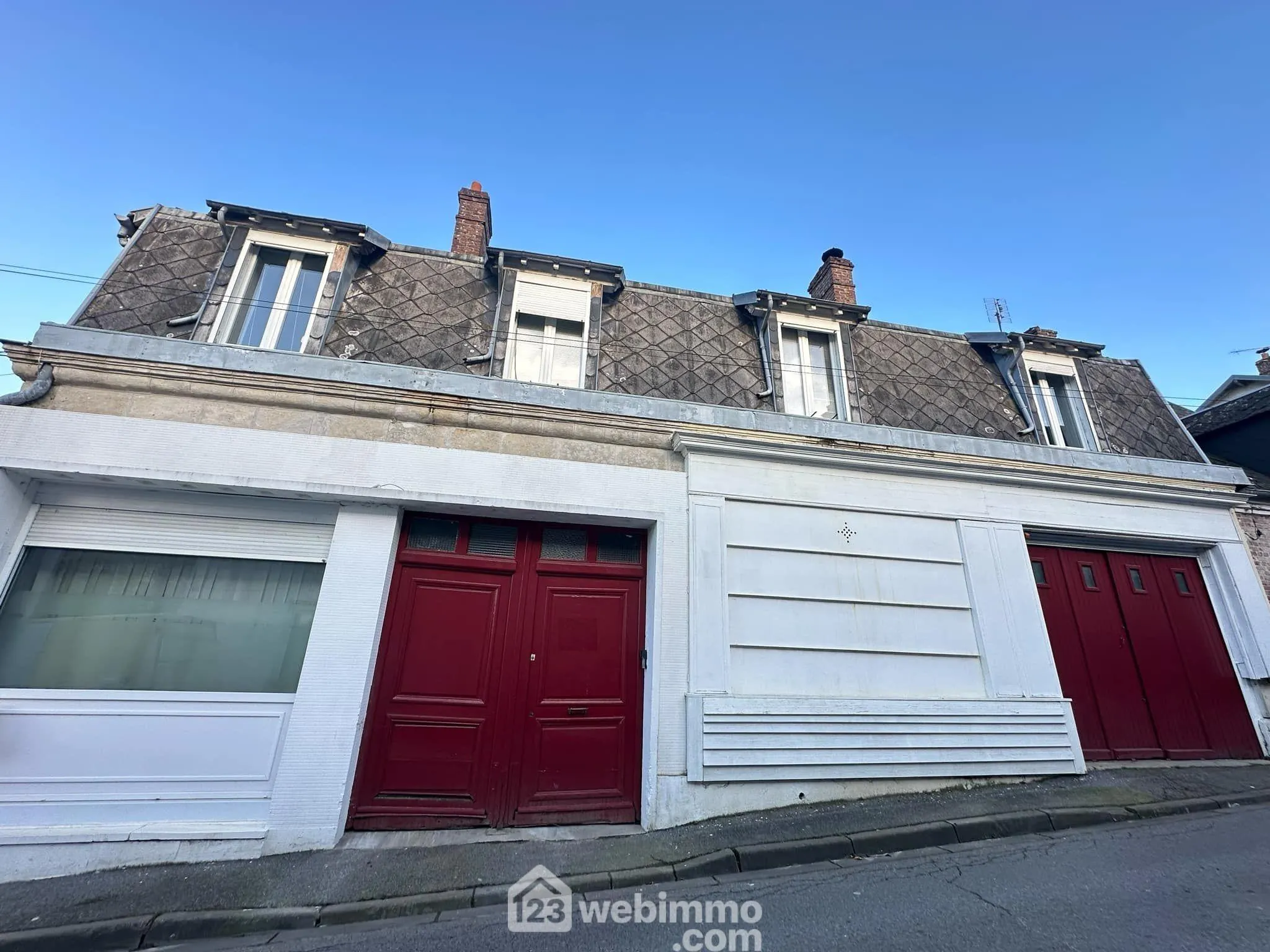 A vendre maison de 181 m² à Saint-Gobain avec 5 chambres, cour et garage 