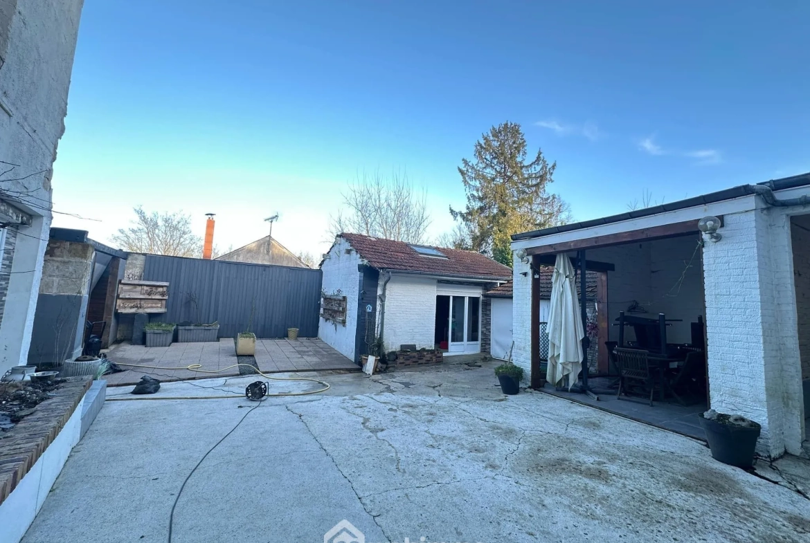 A vendre maison de 181 m² à Saint-Gobain avec 5 chambres, cour et garage 