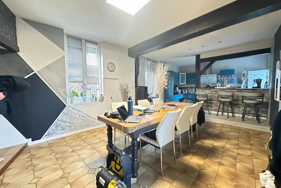 A vendre maison de 181 m² à Saint-Gobain avec 5 chambres, cour et garage 