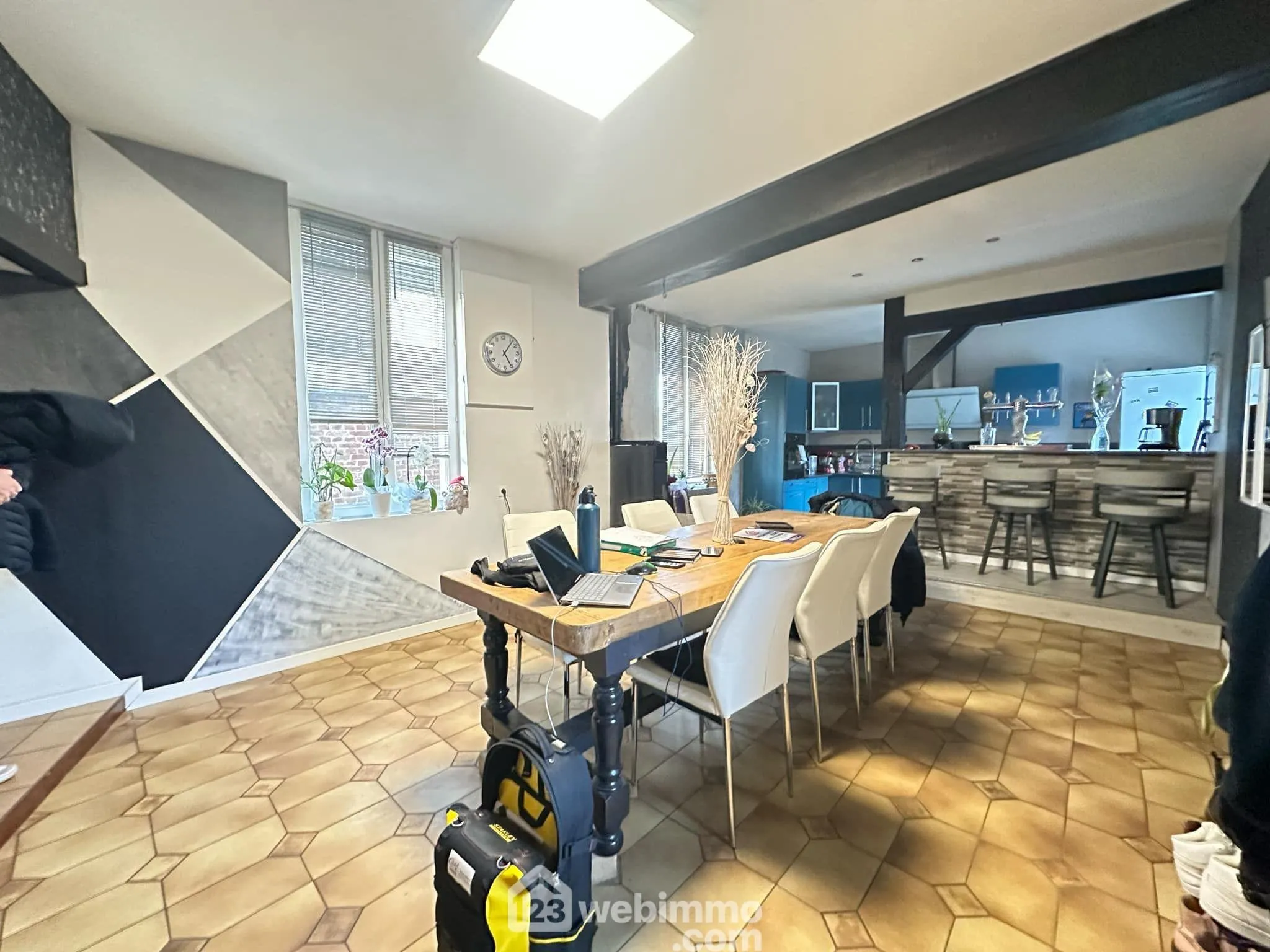 A vendre maison de 181 m² à Saint-Gobain avec 5 chambres, cour et garage 