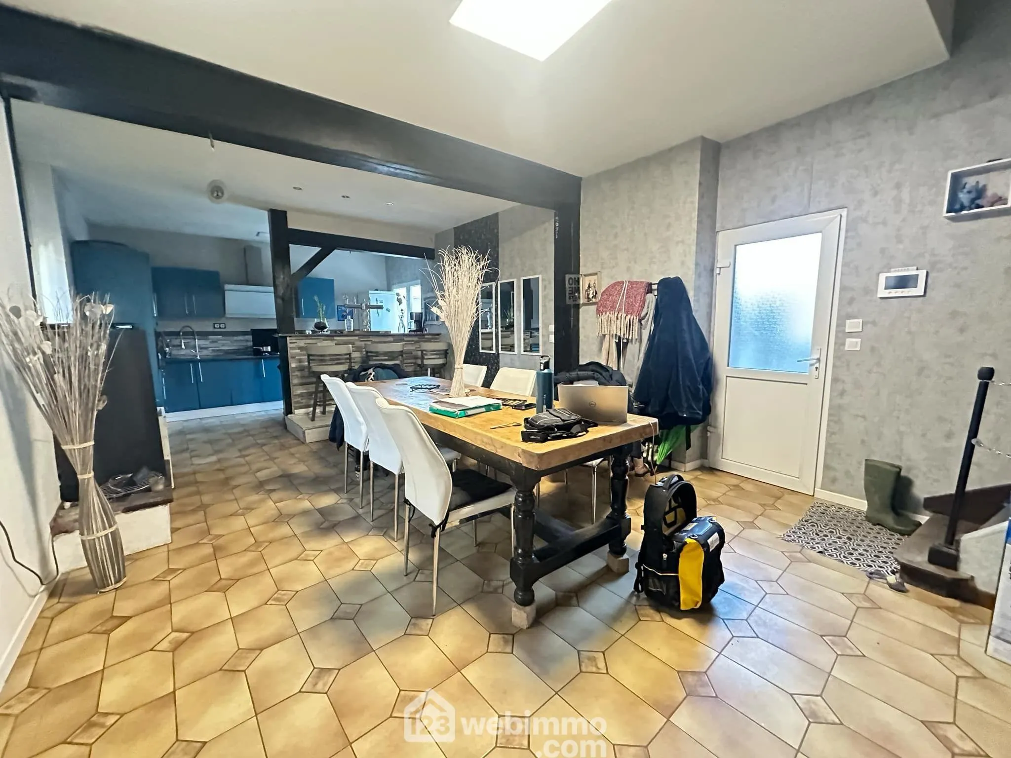 A vendre maison de 181 m² à Saint-Gobain avec 5 chambres, cour et garage 