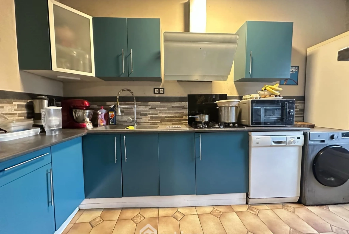 A vendre maison de 181 m² à Saint-Gobain avec 5 chambres, cour et garage 