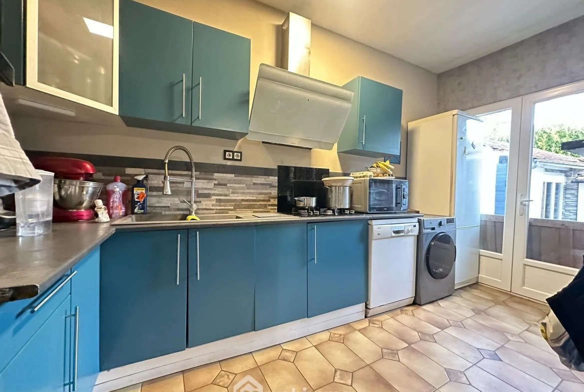A vendre maison de 181 m² à Saint-Gobain avec 5 chambres, cour et garage 