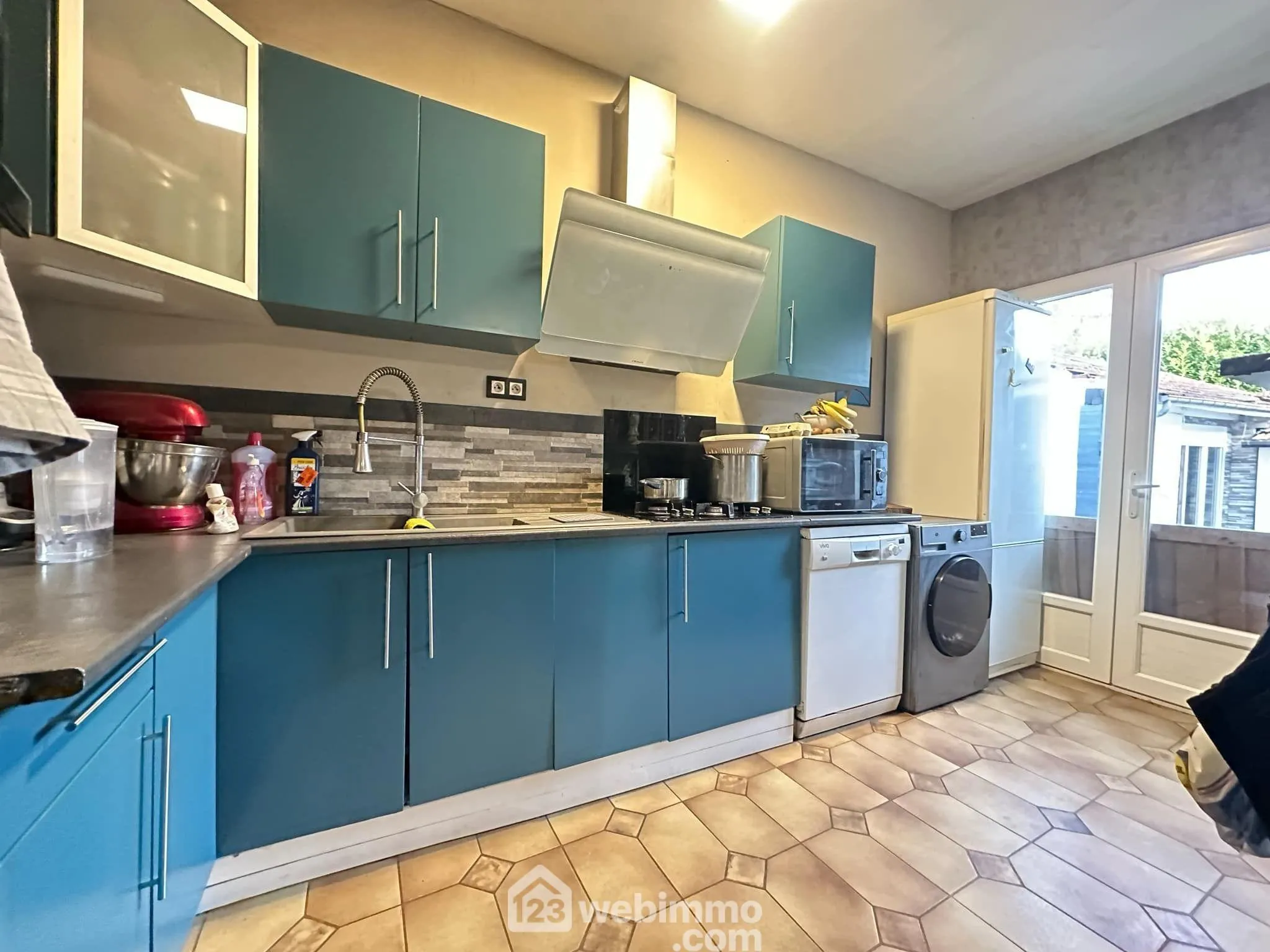 A vendre maison de 181 m² à Saint-Gobain avec 5 chambres, cour et garage 