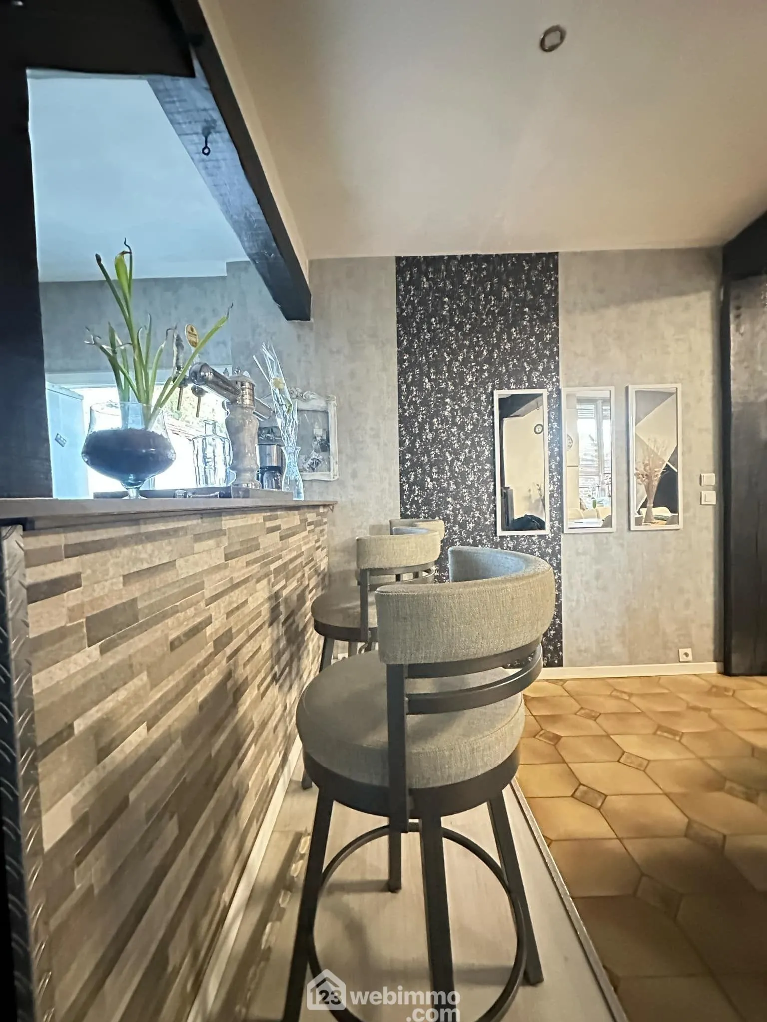 A vendre maison de 181 m² à Saint-Gobain avec 5 chambres, cour et garage 