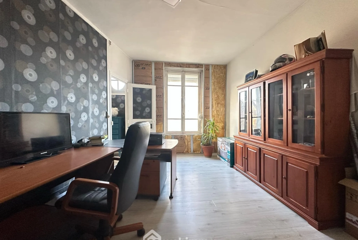 A vendre maison de 181 m² à Saint-Gobain avec 5 chambres, cour et garage 