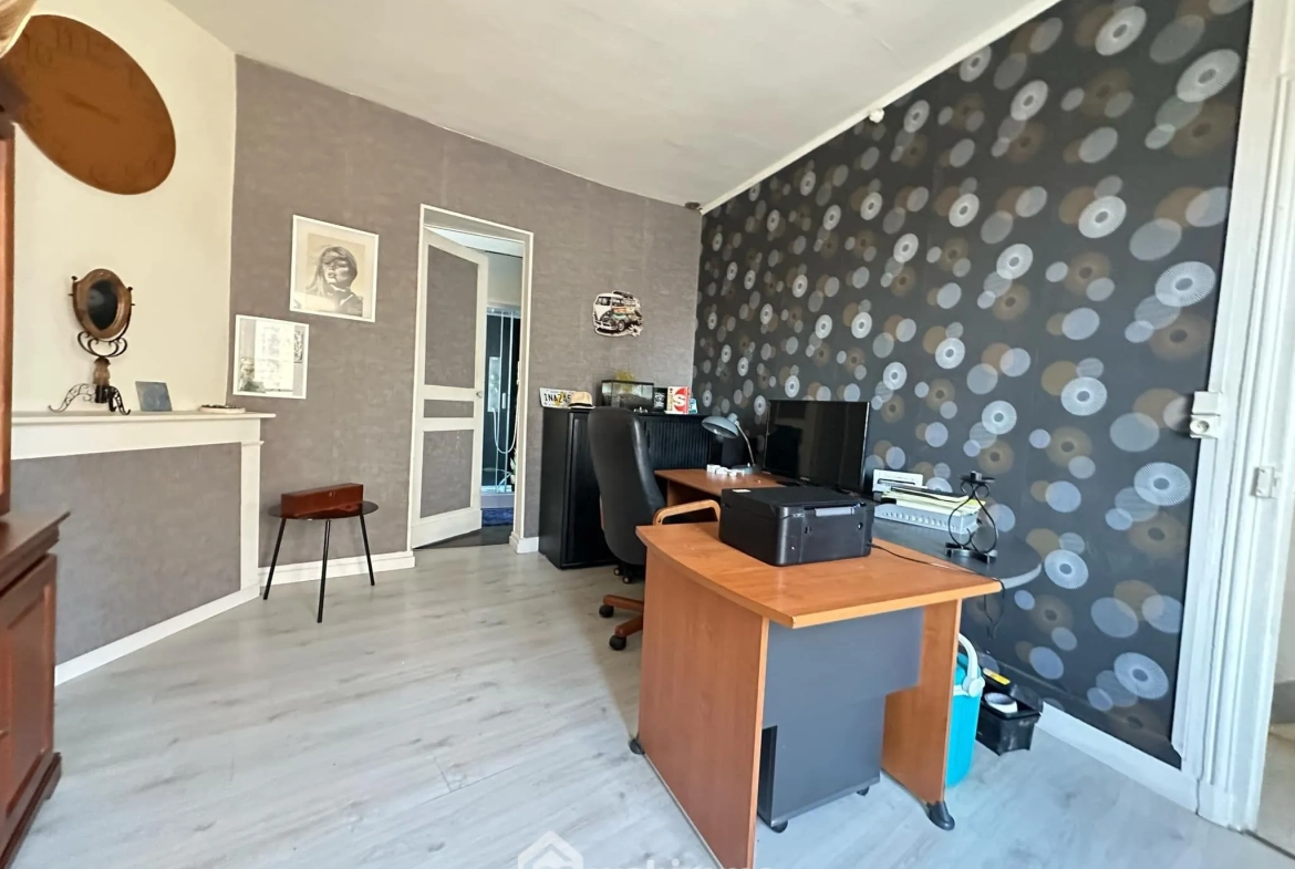A vendre maison de 181 m² à Saint-Gobain avec 5 chambres, cour et garage 