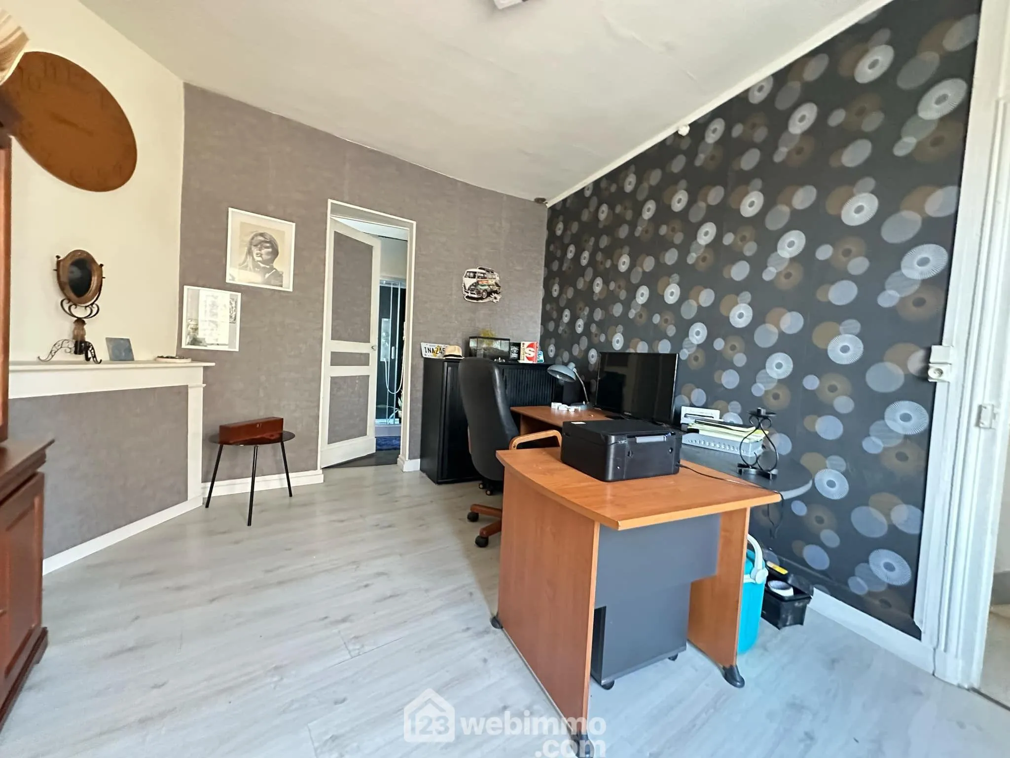 A vendre maison de 181 m² à Saint-Gobain avec 5 chambres, cour et garage 