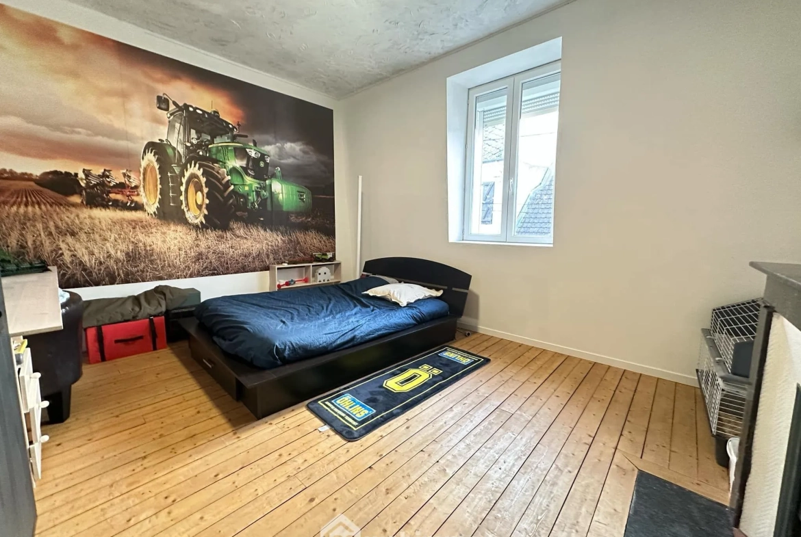A vendre maison de 181 m² à Saint-Gobain avec 5 chambres, cour et garage 